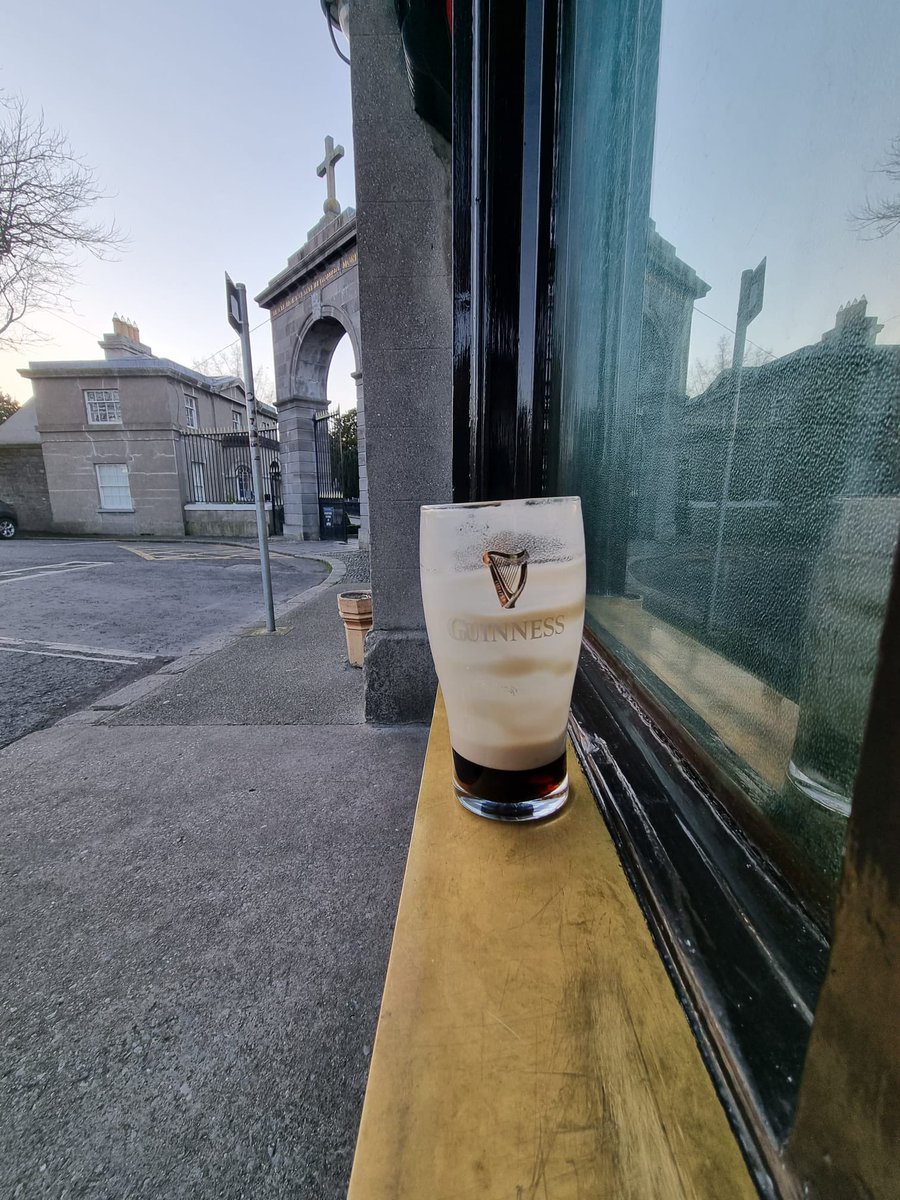 Never fails. 

The Gravediggers.

☘️