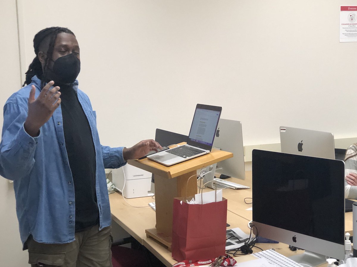 pitter7's tweet photo. ⁦@uw_sjmc⁩ alum ⁦@quisemays⁩ on the process of making long form videos. Thanks from @pitter7 and class for excellent story feedback and help. https://t.co/8EIbMgHecr