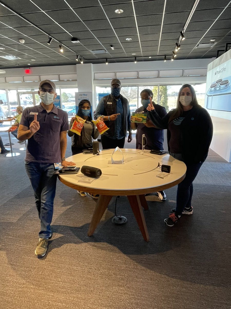 New Hires fresh out of training, ready to hit the ground running with their favorites snacks!! @TEAMb_EAST_mode welcome Devonta &amp; Rodrion to the Alcoa Team! <a href="/AlcoaTeam/">Alcoa Exchange</a> <a href="/carlieasullivan/">Carlie Sullivan</a> @tj5889 <a href="/KAMOkonnects/">𝐾𝐴𝑀𝑂</a> <a href="/shamar_estrada/">Shamar estrada</a> @anthony31att