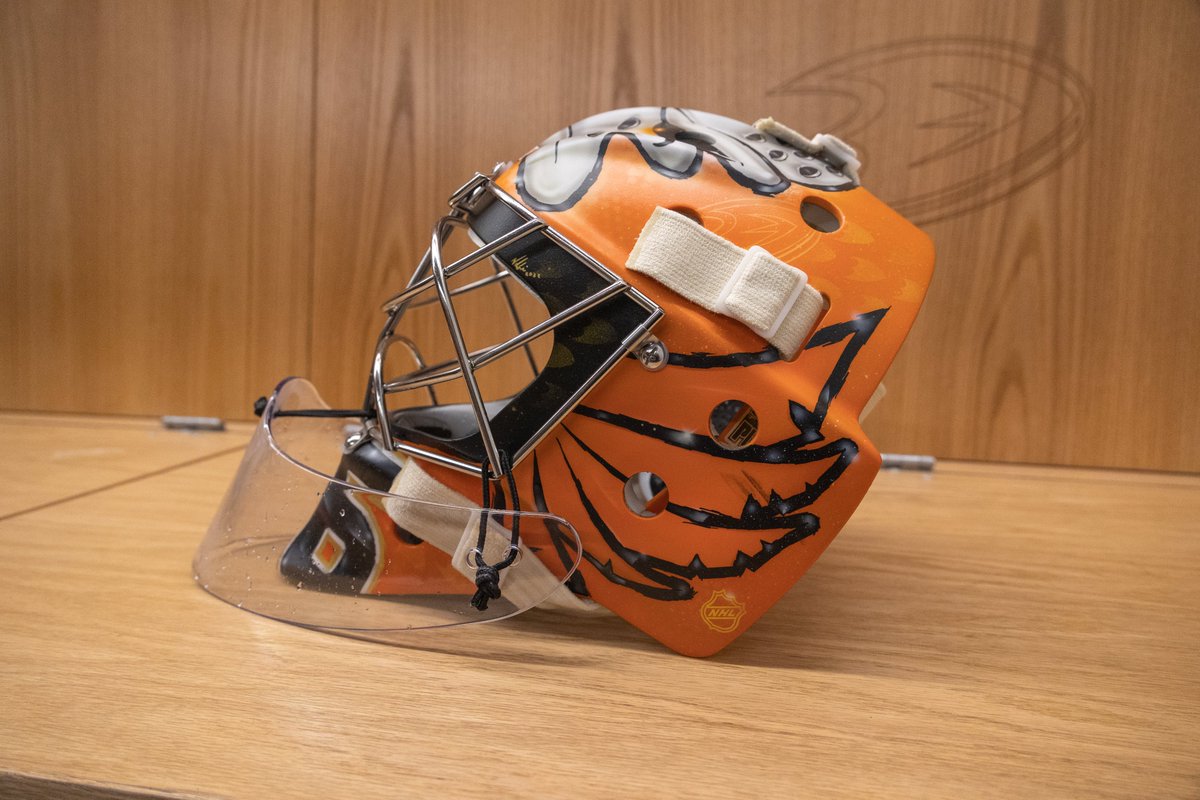 AnaheimDucks's tweet photo. Gibby's new mask 👀👀

🎨@ShellShockCo 

#FlyTogether https://t.co/fr8TOMwLgh
