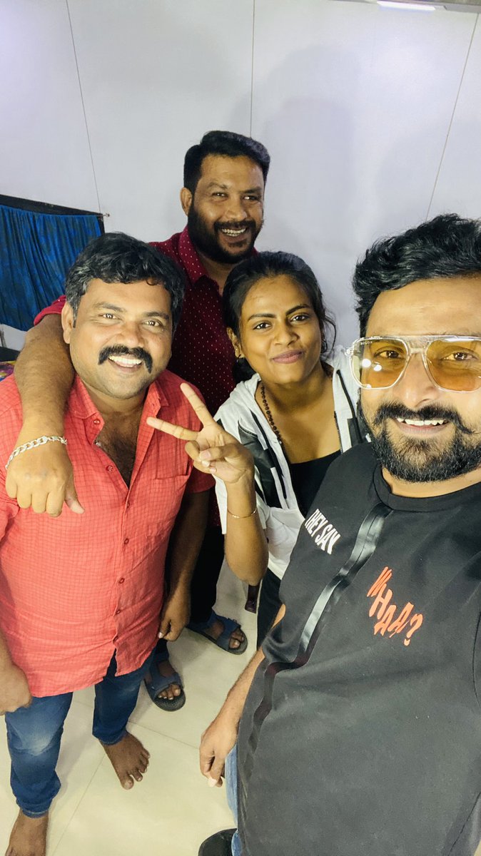 Riyaz_Ctc's tweet photo. Back to Chennai & visited #BobbyMaster’s debut movie Shooting Spot 🥰
@its_mebobs @kaaliactor @raguaditya_ @rock_swathi #karthi https://t.co/OBooufndFM