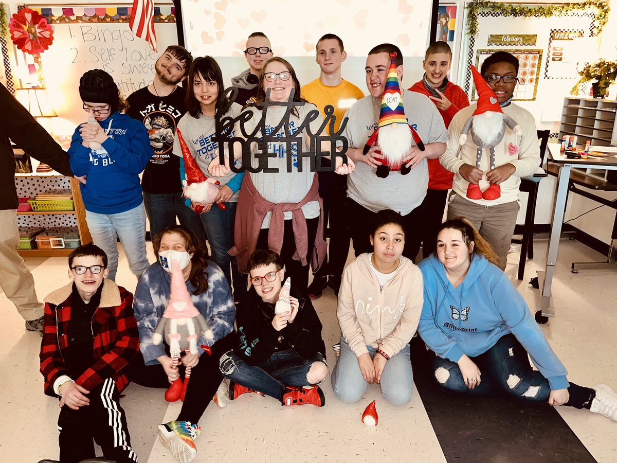 MissCox1501's tweet photo. #BetterTogether Club February meeting!! We had a blast working on self love and some Valentine’s Day fun! Thank you to all the staff and students that made it a blast ♥️ @Hamilton_SEPP @Hamilton_CSD @Hamilton_HHS @HSPrincipalHCSD https://t.co/BX23TP0PzP
