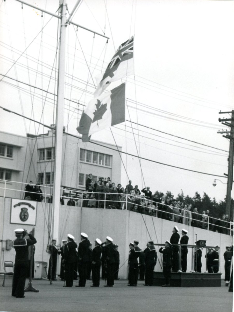 The raising of the new Canadian flag and the retiring of the #WhiteEnsign by the <a href="/RoyalCanNavy/">Royal Canadian Navy</a>, 1965.  
Happy #CanadaFlagDay!
PS: We have an idea for a new White Ensign.
