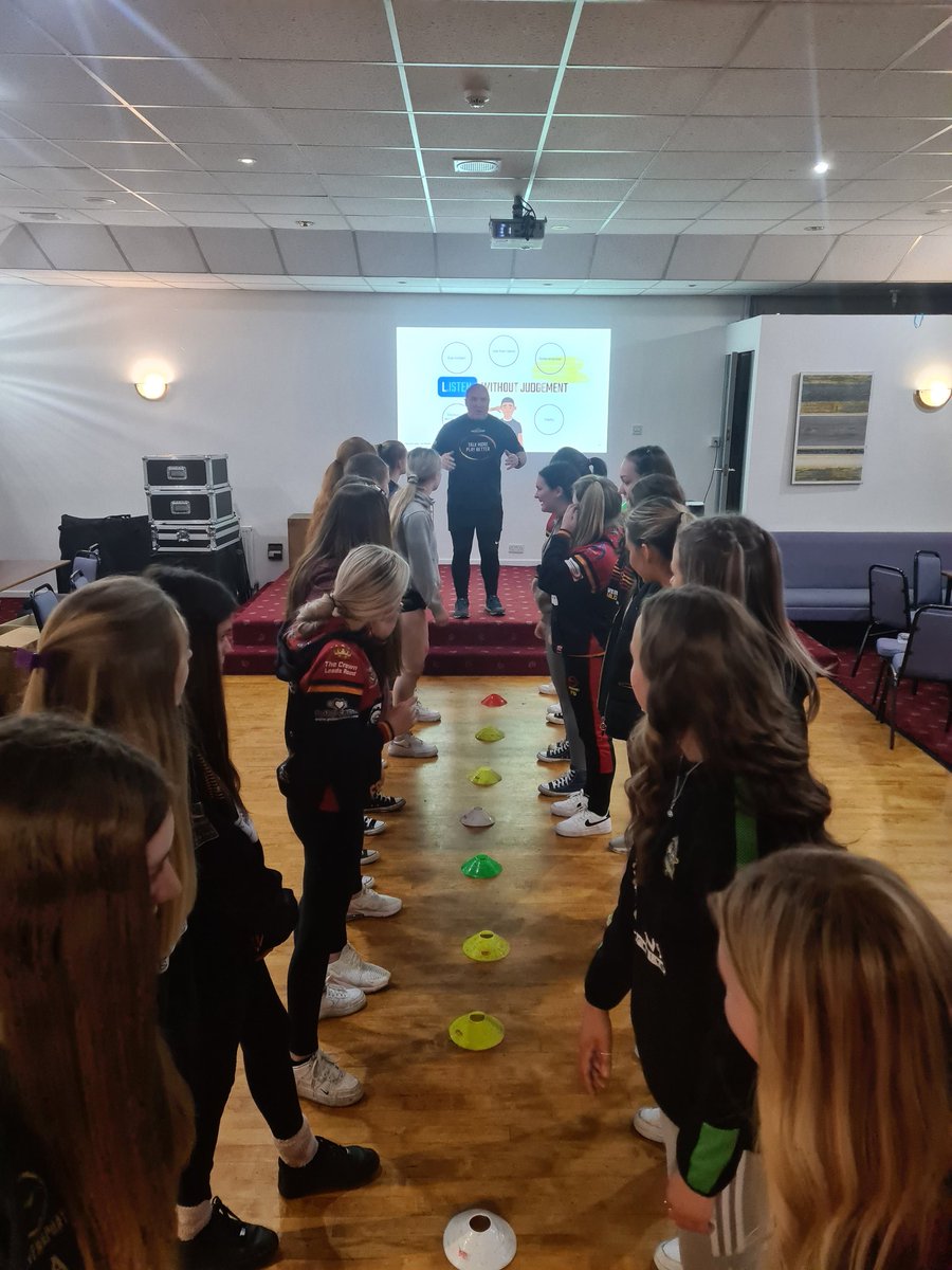 Pmarch71's tweet image. Thanks to @RamMan9 and @RLCares for delivering &apos;Ahead of the game&apos; workshop &apos;Help your mate&apos; tonight to @shawxsharks under 15s and Girls under 16s, it&apos;s good to understand Mental Fitness and notice the signs if someone around them is struggling. #Goodtotalk #smartALEC