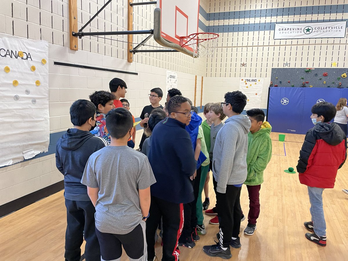 gcisdAVID's tweet photo. Today, some of our AVID Ambassadors got to visit with 5th graders across @GCISD and share what AVID is all about with a presentation they created as a team— these kids and their work is proof of how we #DreamBigWorkHard 🎉 https://t.co/wu8XWuC8hD
