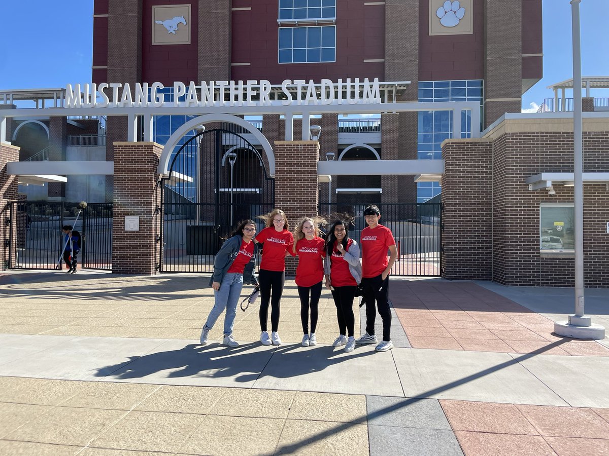 gcisdAVID's tweet photo. Today, some of our AVID Ambassadors got to visit with 5th graders across @GCISD and share what AVID is all about with a presentation they created as a team— these kids and their work is proof of how we #DreamBigWorkHard 🎉 https://t.co/wu8XWuC8hD