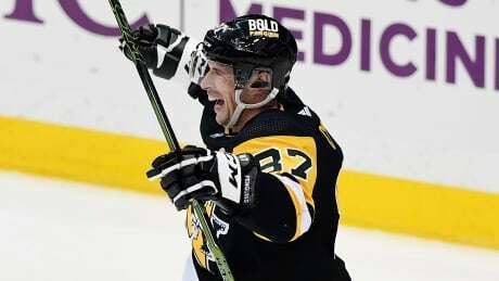 CBCNS's tweet image. Sidney Crosby scores 500th career NHL goal ift.tt/P3LWVEU