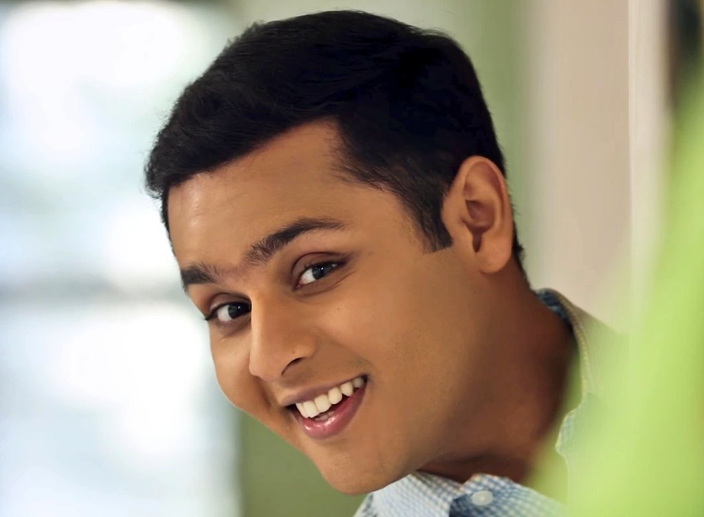 devxmahi1's tweet photo. yeahhhhh #ApniYaari !🔥
The song deserves much more😁👌🤍
Aaj hi 600k+ kr do😎 #devjoshi10 #devjoshi 
DJ looking at his loyal fans 😁💘! https://t.co/od8LAOBexT