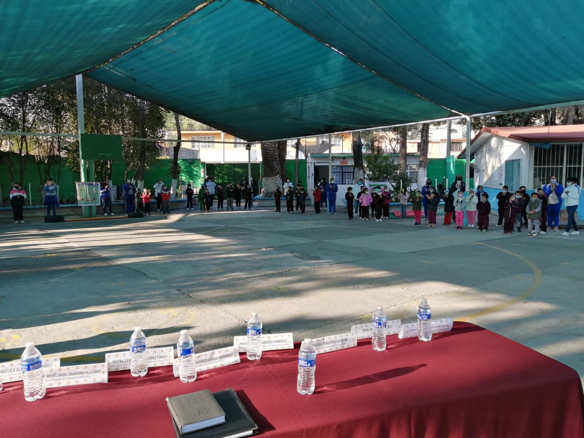 Alfonso64922707's tweet photo. #SREBE
#P296
#PrimariaNezahualcóyotl
Supervisores Esc, Directivos, Docentes, Coord de Área de Educ Artística, Física y Salud; realizaron Actividad "Mis emociones en movimiento", para contribuir a una educación integral de los alumnos. @geramonro05 @TinocoGRogelio @ArturoH19772369 https://t.co/qb9DuaDaxZ