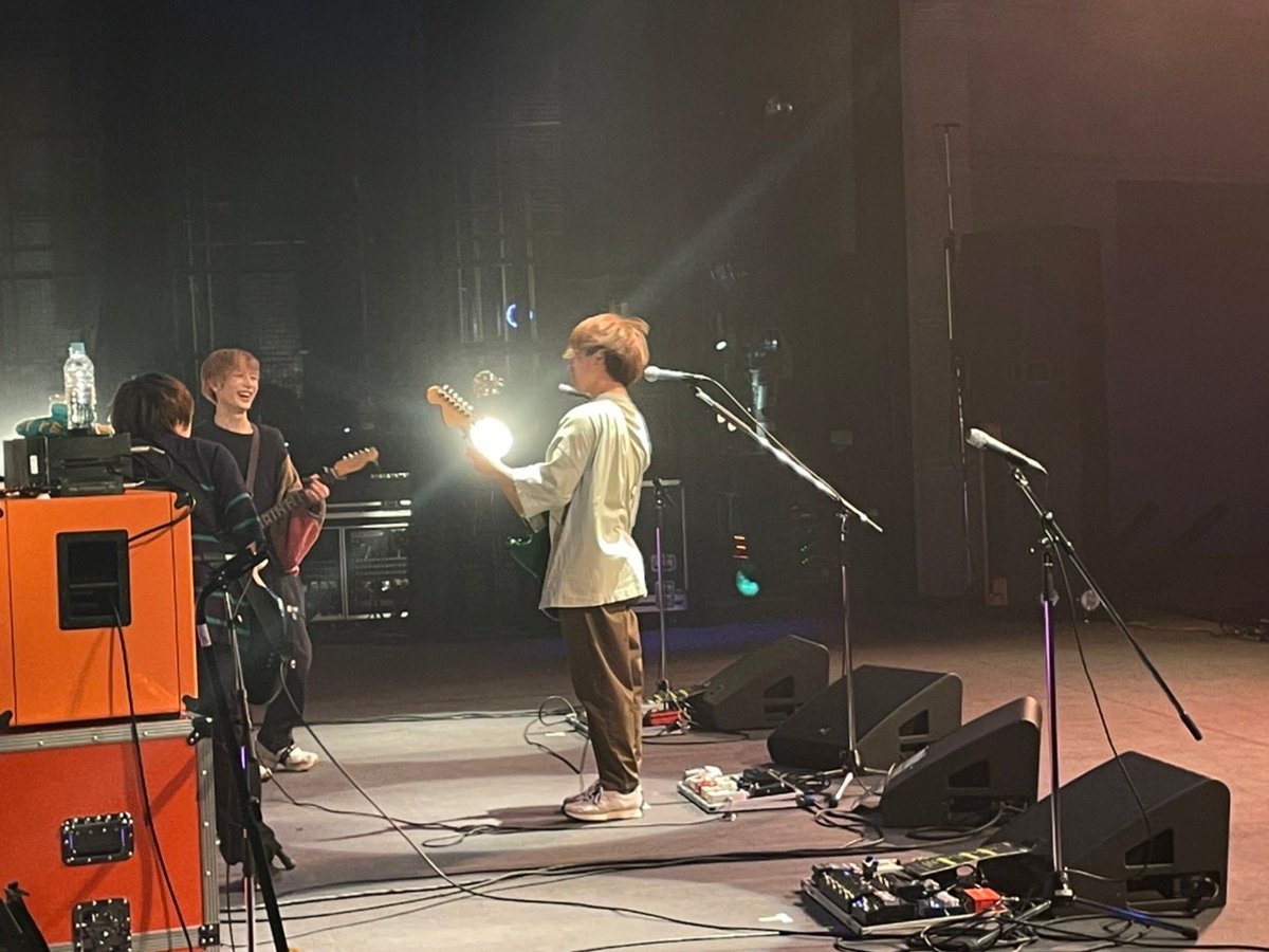 Technos2ACE's tweet photo. ◤￣￣￣￣￣￣￣￣◥
　the quiet room 
オフショット公開📸✨
◣＿＿＿＿＿＿＿＿◢

本日から卒業制作LIVEオフショット発信していきます！💐

今回は笑顔のクワルーシリーズ！🥰
素敵な笑顔をいただきました✨✨

配信はこちらから！ぜひお買い求めください🌷
▶︎ https://t.co/SonSemEavt◀︎ https://t.co/Y576qtzhc0