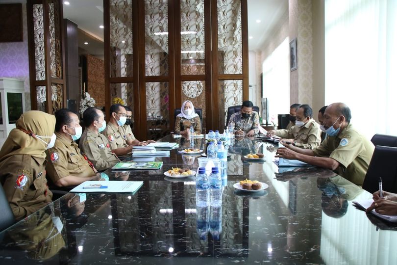 Mantapkan Pembangunan Waduk Pejok, Bupati Bojonegoro Kunjungi Bupati Lamongan dlvr.it/SK3RkN