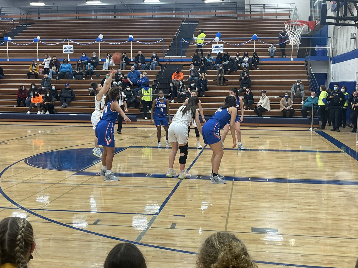 HDJ_Athletics's tweet photo. 🏀Final Score
@HDJGirlsHoops-42
Larkin-35
@HDJGirlsHoops advances to the IHSA Regional Final at 7pm on Thursday! https://t.co/sWgJyUQs1v