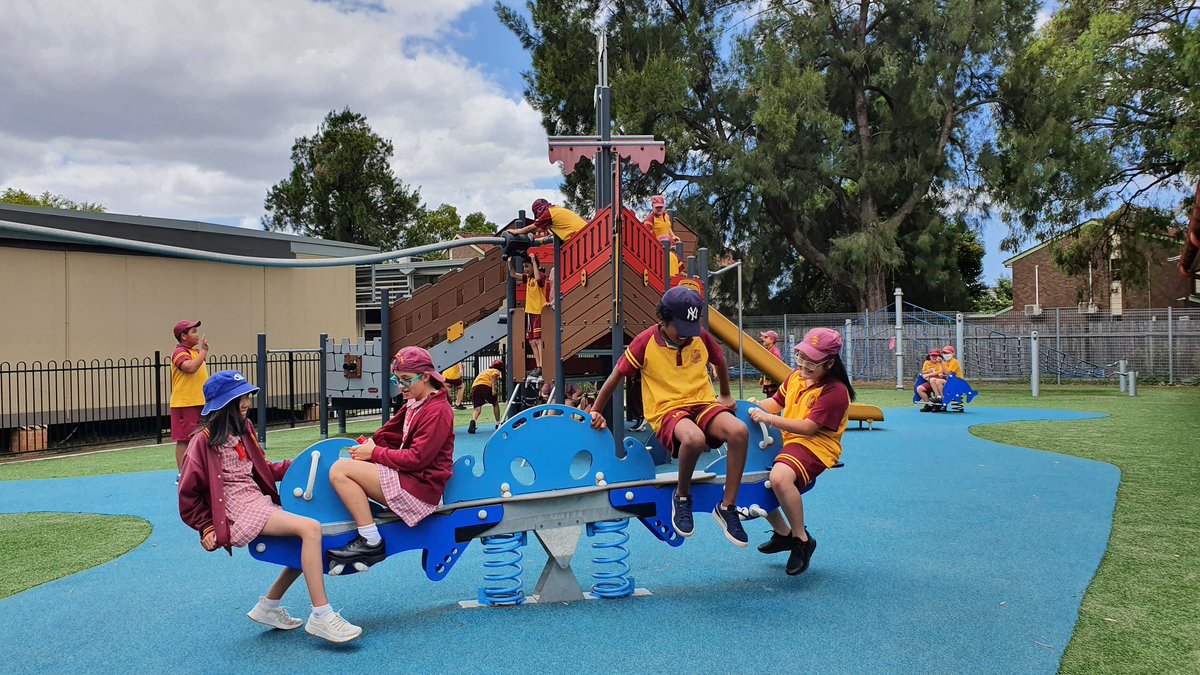 vickyleedale's tweet image. PLAY! Even for our Stage 3 students. Such an important part of growing up #recesstime #favouritetime #publiceducation @Laws6 @LansvalePS