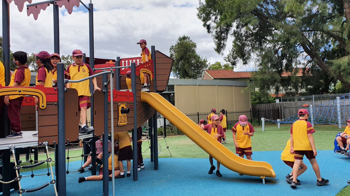 vickyleedale's tweet image. PLAY! Even for our Stage 3 students. Such an important part of growing up #recesstime #favouritetime #publiceducation @Laws6 @LansvalePS