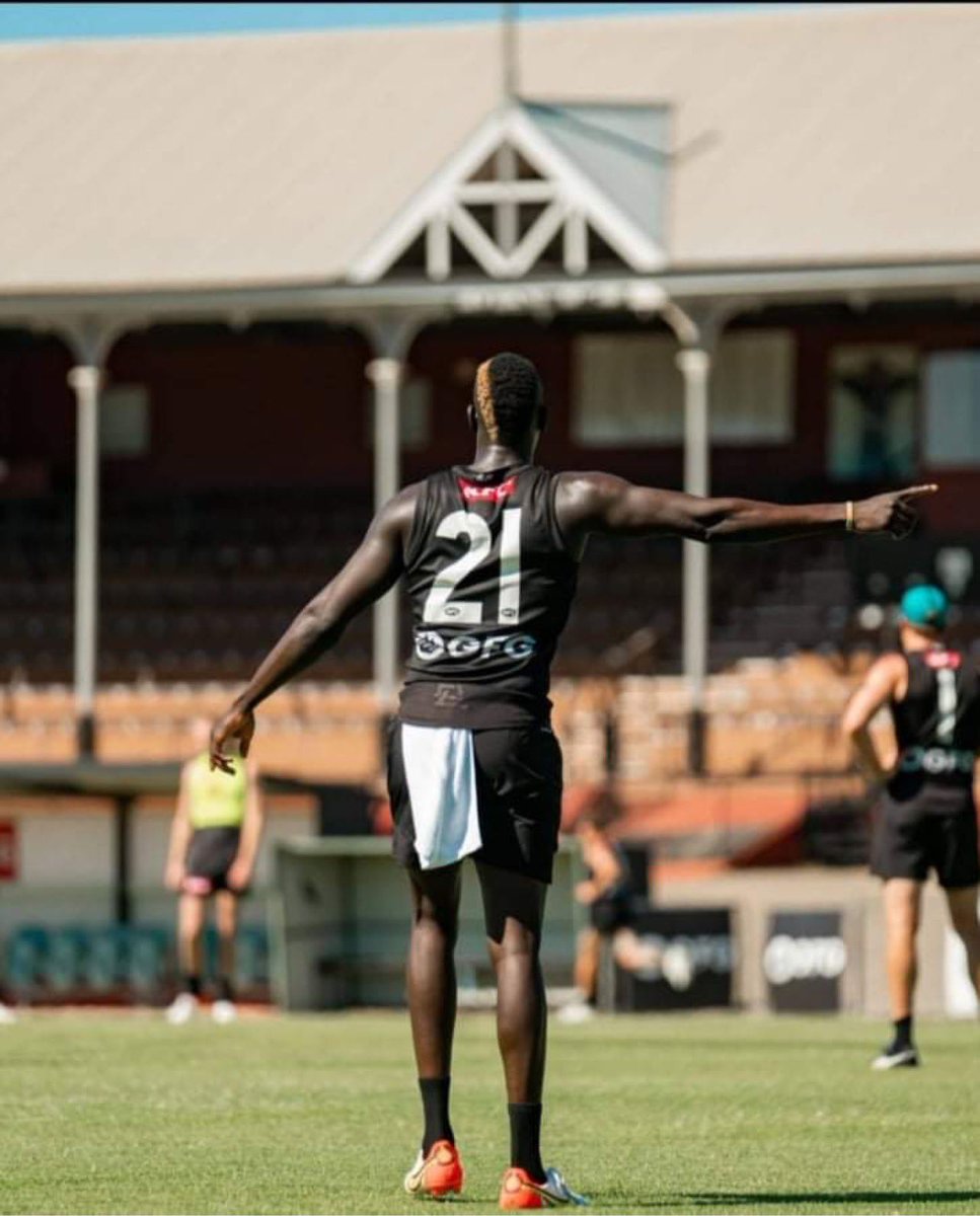 _Since1969's tweet photo. Now over to Kenny, TJ & the Boys to bring home number 38 for @PAFC
Show us the way…. 6/6
#DoitforRussell #BringBackTheBars https://t.co/pa6gy2W27A