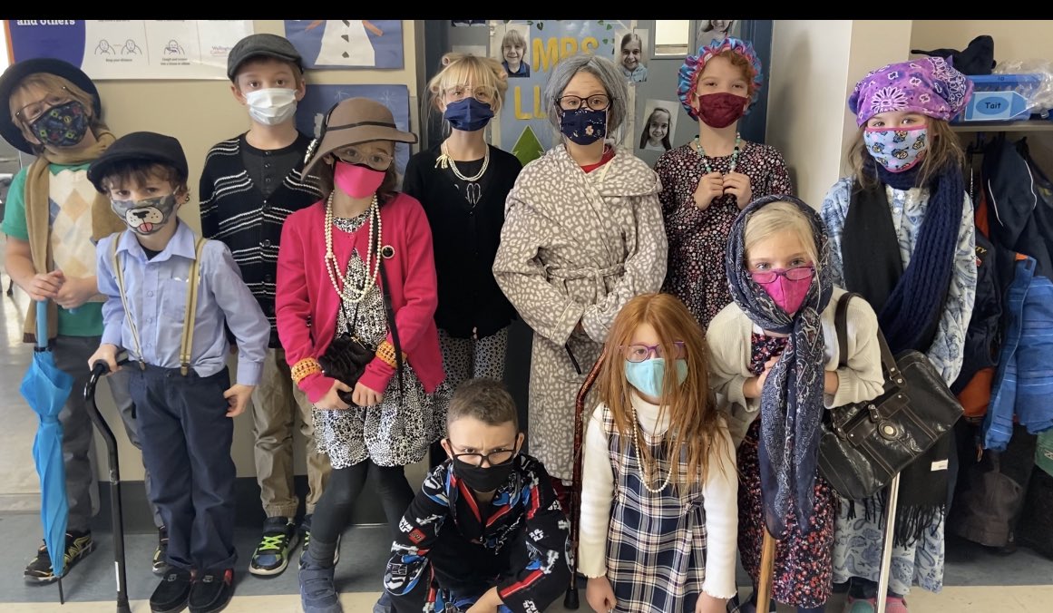 sjfgator's tweet photo. Happy Hundred Day in Grade 2. Awesome costumes, Gators! #Happy100Day https://t.co/eIYrACry93