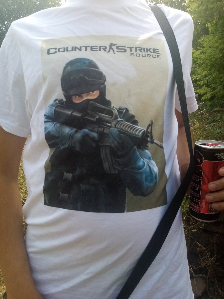 PreslavKrystev's tweet photo. Oh yeah, lemme post my custom made T-shirt I bought from Ruse. #Cstrike https://t.co/CLfdrbluzt
