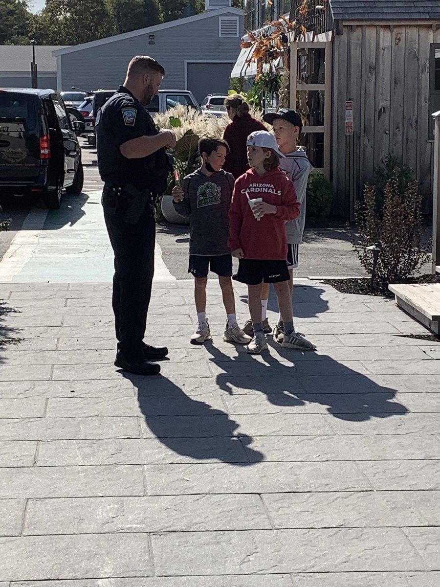 On National School Resource Officer Appreciation Day, we want to give a big THANK YOU to our SROs, Officer Vidito and Officer Josephine. Thank you for everything you do to keep the students, staff, and community safe every day.