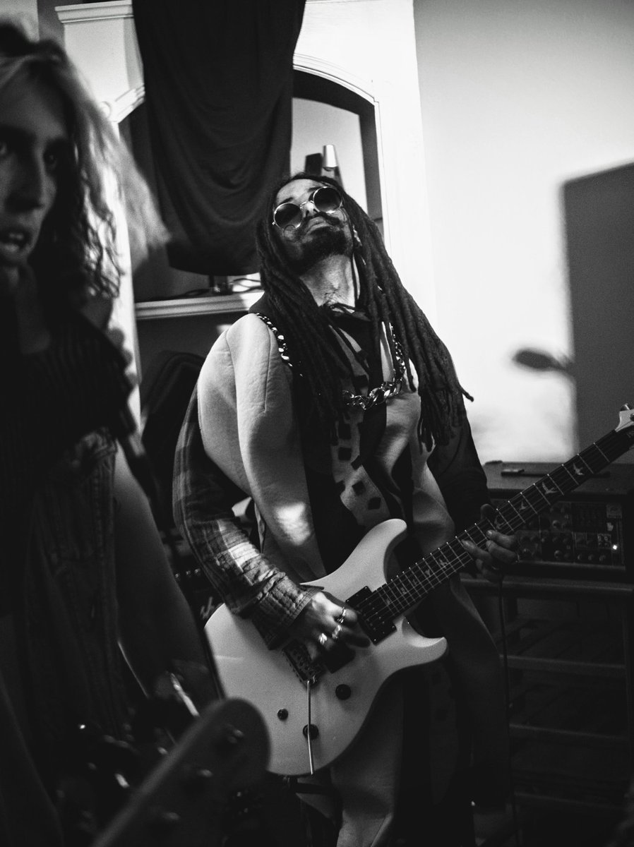 💀DEAD HUMOR🤣 tweet media