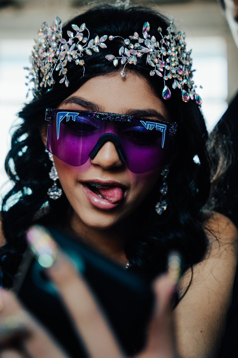 brewpanda21's tweet photo. That pre-quincé prep 😎👌

💃: keidapacheco
📸: pandaphotographyaz
🥤: @DutchBros @dutchbrosaz 

#quincenera #dutchbros #dutchbroscoffee #birthday #portaits_ig #portraitphotography #portrait #portrait_ig #sonyalpha #sonya7iv #sigma #sigmaphoto #opticalwander  #azphotographer https://t.co/Fdnr9yFNS6