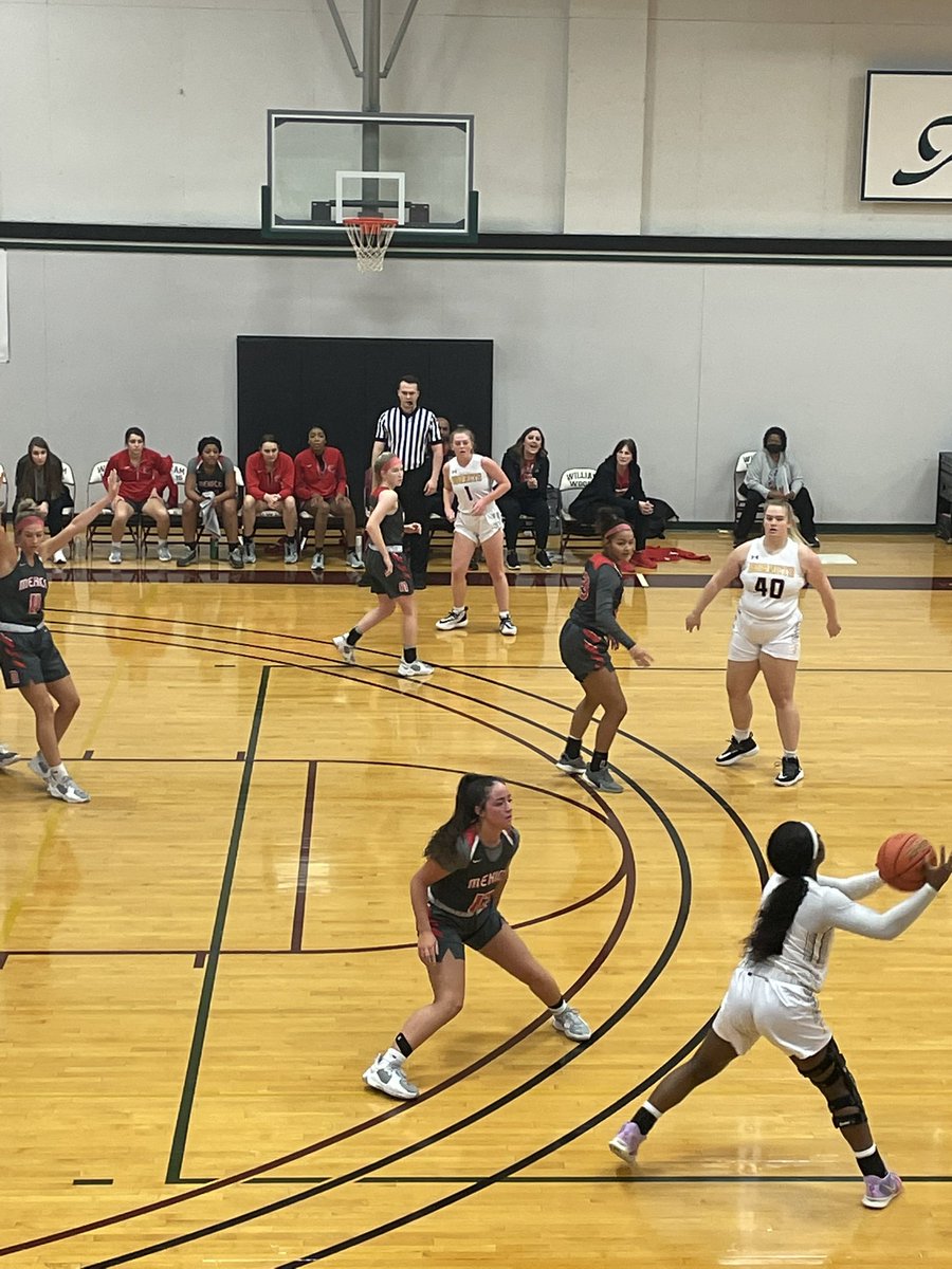 BolandKati's tweet photo. Lady Hornets are in the lead against Lady Bulldogs 11-6 after first quarter! #FultonProud @FPSActivities @FPSHornets https://t.co/IT5DLD9Zrr
