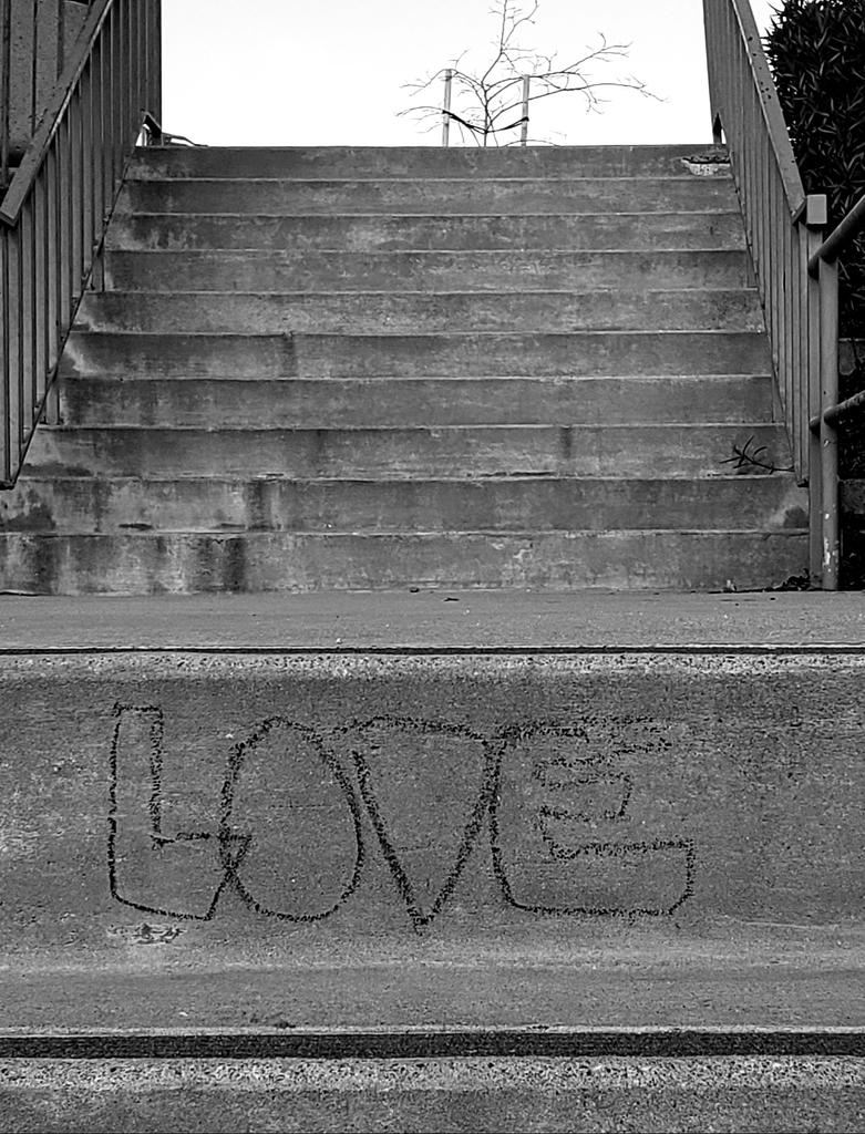 DeborahKozich's tweet photo. Love ♥️ 
 "One Step At A Time"
Waking and walking together in Love... 
#walkingtogetherinlove #walkwithmewednesday
#loveistheway #lovemakersunite https://t.co/Swab9ronOX