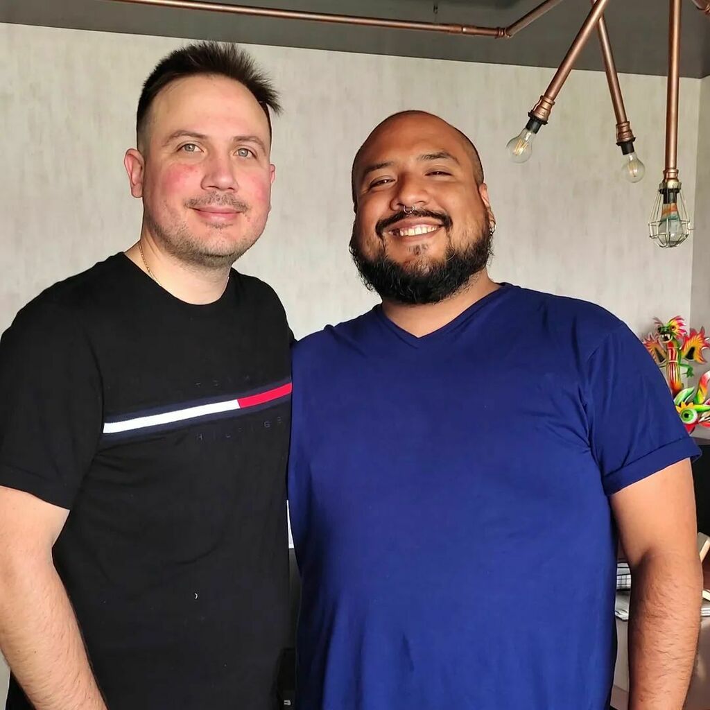 Sorpresitas. Sin que ninguno lo supiera de antemano, @krollhans0212 resultó siendo mi huésped de #airbnb en su paso fugaz por Lima. Lindo vernos después de siglos! 😁❤️ instagr.am/p/CaBFXGyLCGh/