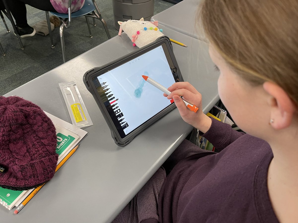FelecityTreptow's tweet photo. T:”This literally changes what learning looks like every day in my classroom!” We can’t make such a bold statement about many tools like that in education.  Shoutout to @DCEverestSchool for finding a way to get a few Logitech crayons in Ss hands! #EverestPride https://t.co/0mD6mbq6nk