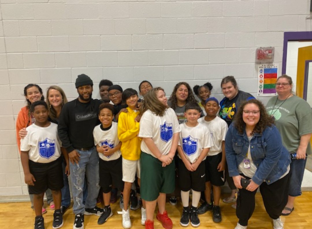 heatherfissel's tweet photo. Travis Teachers & our Running Texans = A winning combination! ❤️🏀🖤
#travisfam #cfpo @Travis_SMCISD https://t.co/gdKUta0YB3