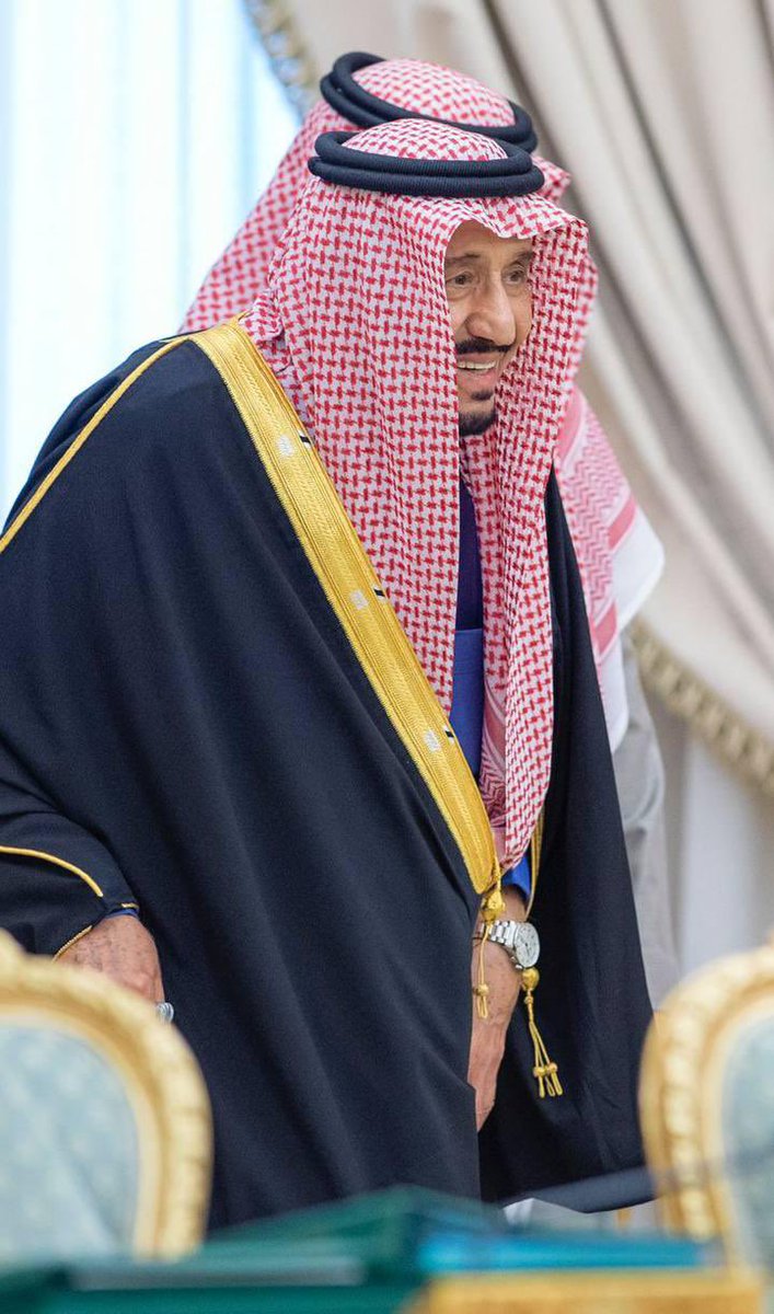 أدام الله لنا هذه البسمة أيها الزعيم العظيم ❤️ 

فإنكَ شمسٌ ، والملوكُ كواكبٌ
     إذا طلعتْ لم يبدُ منهنّ كوكبُ🇸🇦
"النابغة الذبياني"

 #خادم_الحرمين_الشريفين 
#الملك_سلمان_بن_عبدالعزيز