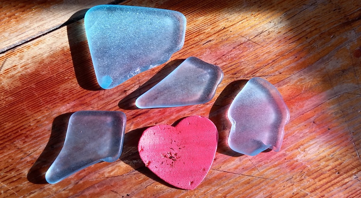 But I left the small beauties that should be there, in a bay where huge seam of mustard and ox-blood jasper pours down the cliff. And I'll keep the strange little treasures - sea-perspex jewels, and a neopreen heart. What were the chances, for #loveyourbeach weekend. 3/3