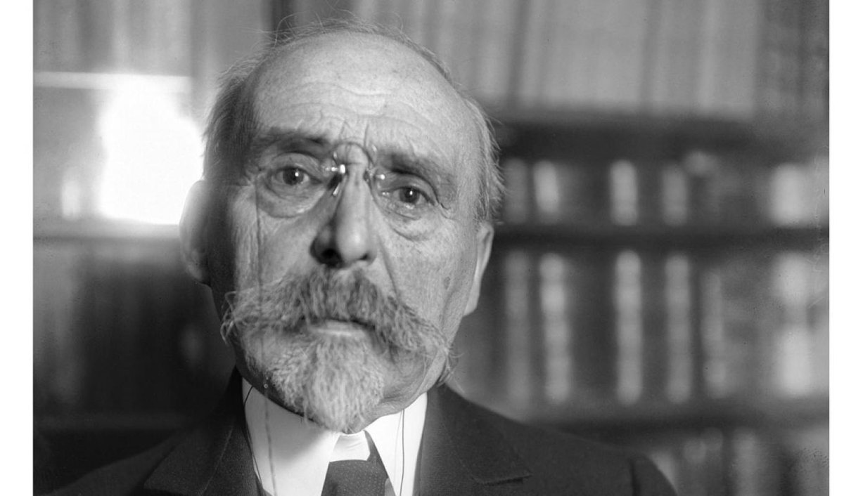 Ferdinand Buisson nous quittait, le 16 février 1932, il y a 90 ans aujourd'hui.
L'occasion de rendre hommage à l'homme le plus important dans l'instauration de la laïcité républicaine entre 1880 et 1914.
Il dédia son prix Nobel de la paix (1927) aux enseignants du primaire.