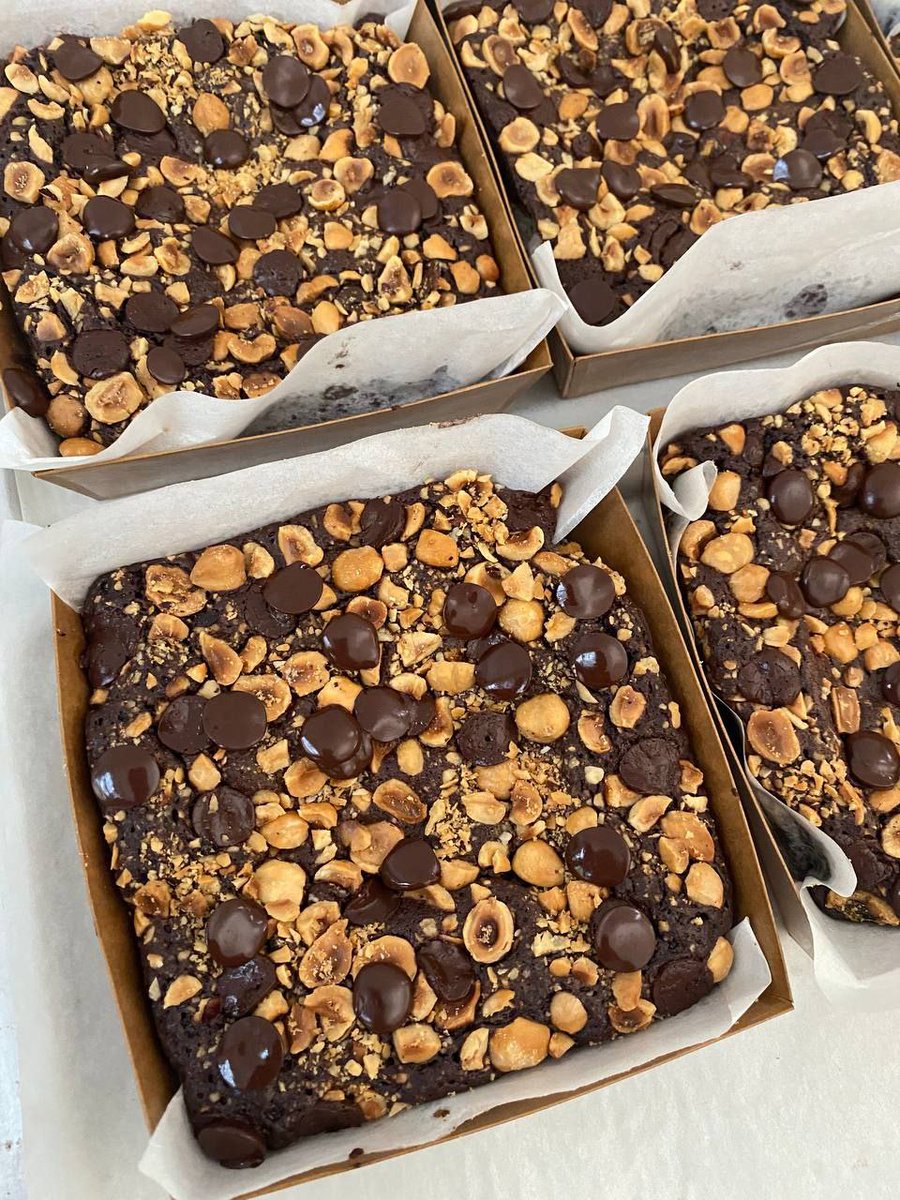 bydayan_'s tweet photo. 🍫 Belgian Chocolate Brownies with Roasted Hazelnut 🍫

Special for Selangor and Klang Valley people only! Made with 💗 https://t.co/MbkzASdfKL