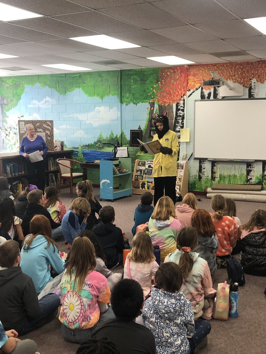 sfltrojans's tweet photo. A huge thank you to the Pet Responsibility Club for teaching our Trojans all about taking care of pets! #trojanstogether https://t.co/ZPdUbaNFLy