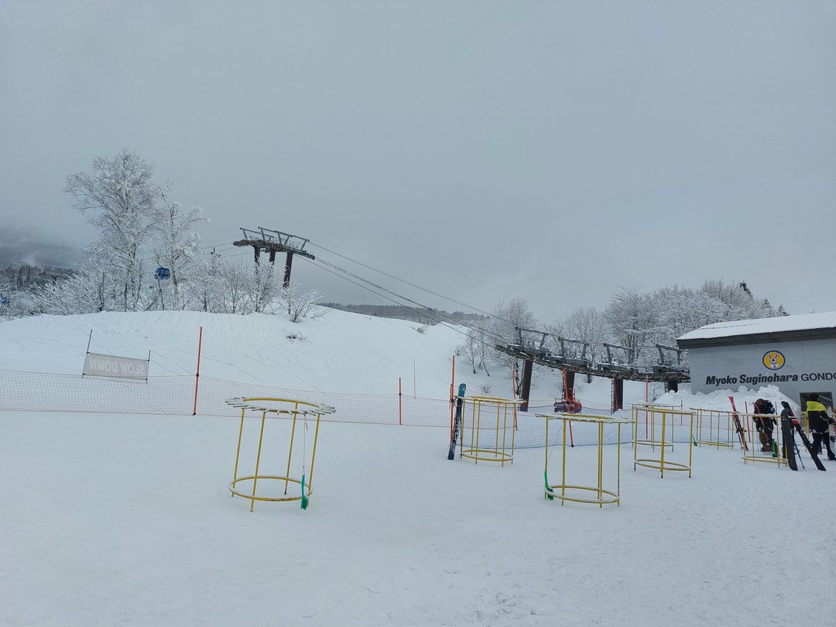 DrbSYHUSBfl7qY5's tweet photo. 妙高杉ノ原きた。新雪20くらい積もてますね🌨️パウダー祭りだあ~✌️
#SALOMON #妙高 #スノボー #sickstick #パウダー https://t.co/KB2bJQqVtf