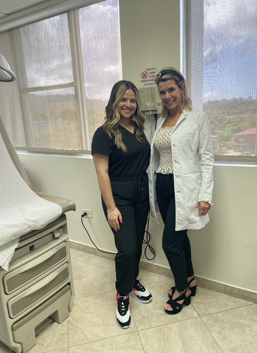 widarivera's tweet photo. “One Day Shadowing” con la Dermatóloga Dra. Elena Nogales en su oficina DERMAClinic en Farjardo, PR. 👩🏼‍⚕️ 

Aspirando y soñando: #futuredermatologist 🥼🤍 https://t.co/XqTbBqetPG