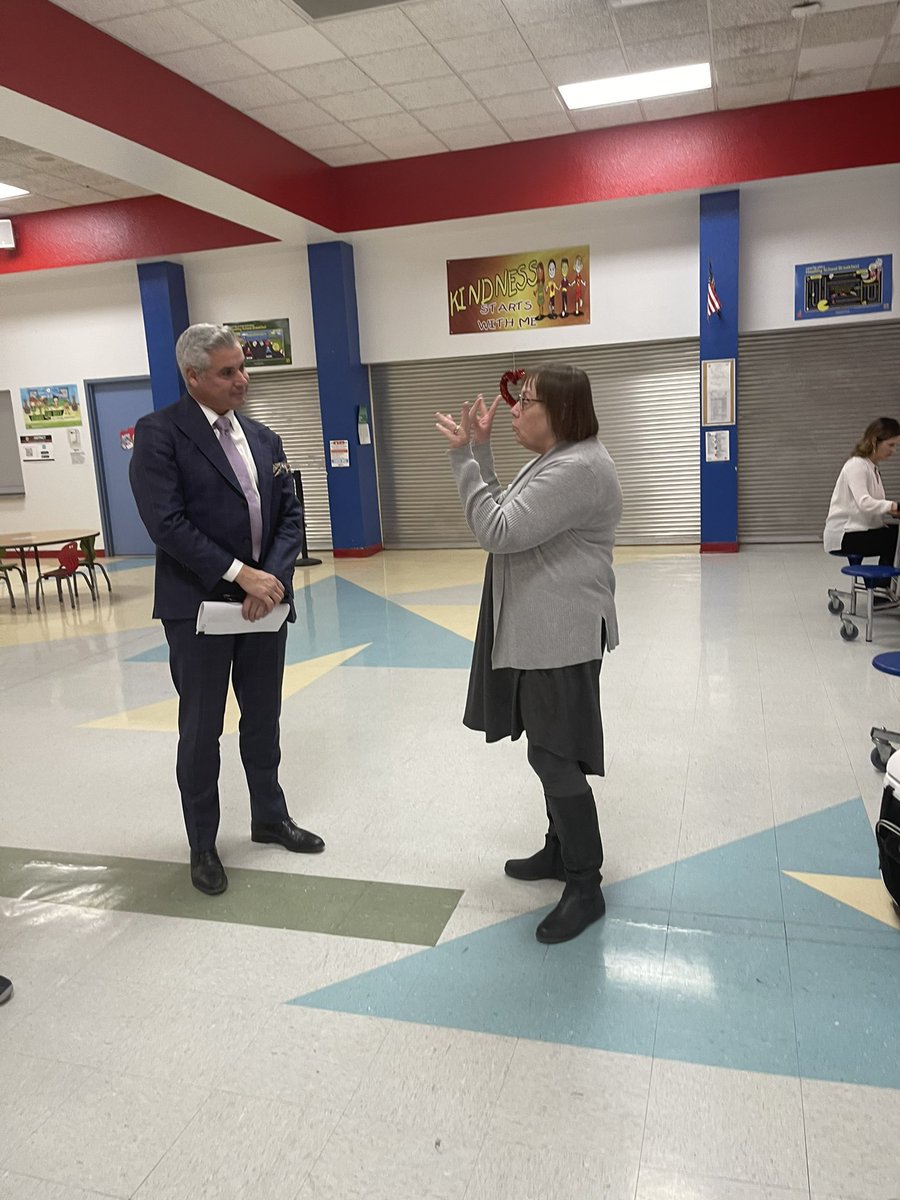 BelAirHigh's tweet image. Evening at the Yucca Neighborhood Association meeting with @YsletaISD Leader @DeXavierluke , #OneRed Board Member Mrs. Woodruff and #bigredpride leader @BA_Highlanders discussing and planning for the future of our community.