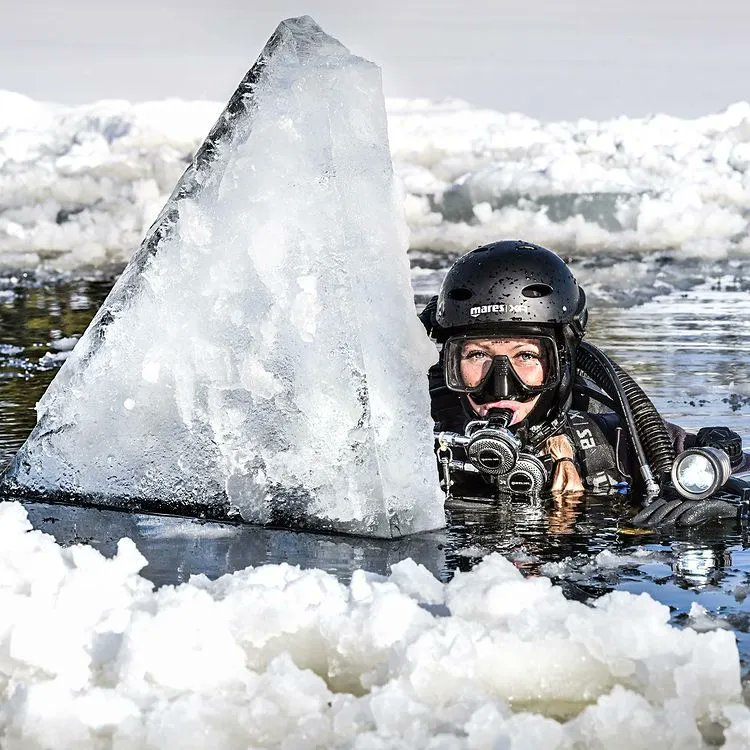 Ice diving... bucket list or nah? 😃

📷: Janez Kranjc (IG)

#wearessi #icediving #coldwater