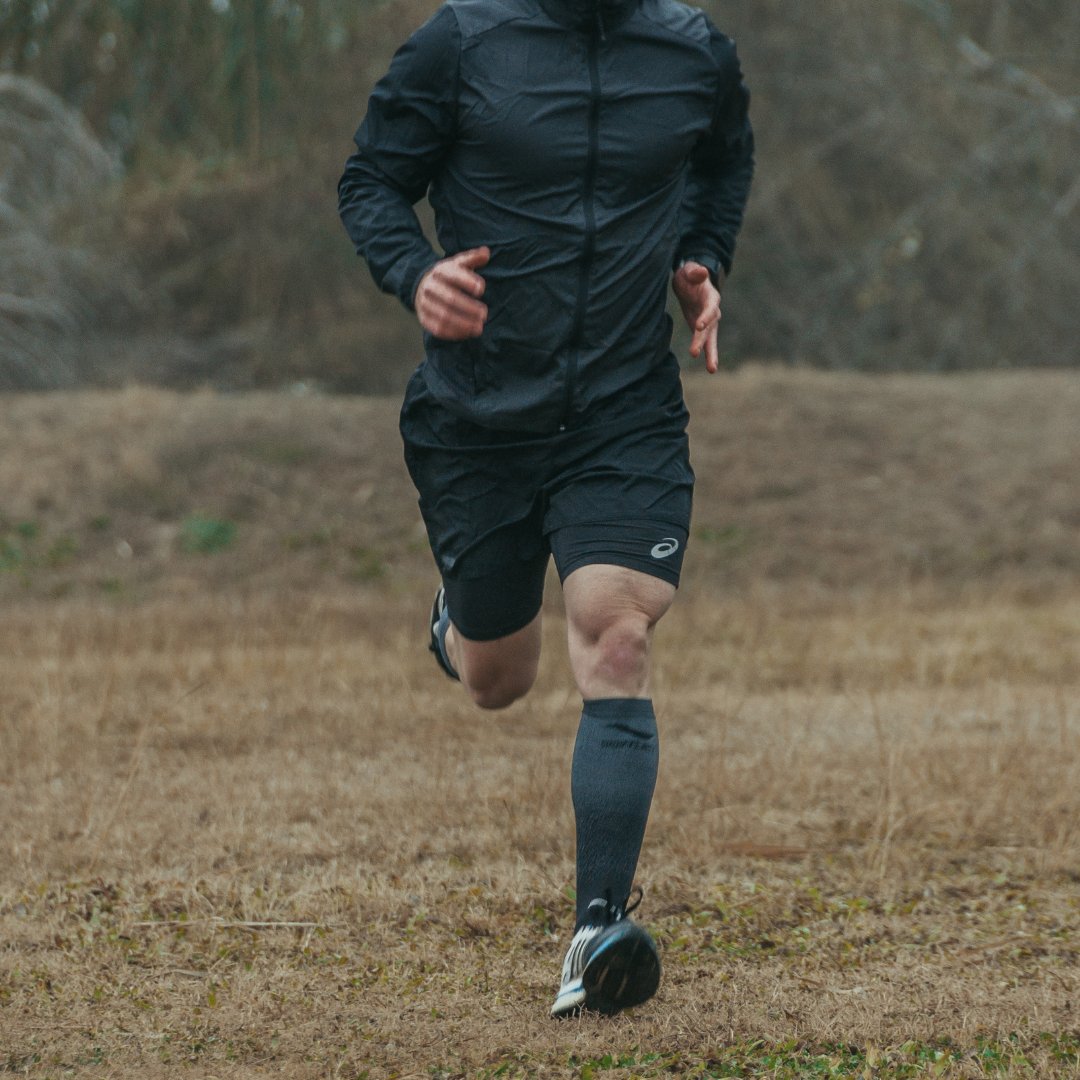 Las medias de la línea TRAINING PRO son un producto para deportistas que buscan altas prestaciones en sus entrenamientos. 

➡️ Gracias a su diseño son capaces de mejorar de una forma significativa la circulación de la sangre por las piernas para oxigenar los músculos.