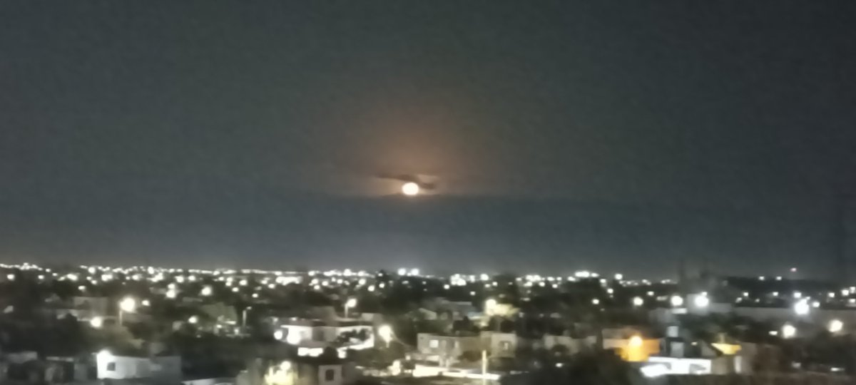 nepama_'s tweet photo. Les presumo, hoy me encontré dos veces a la luna. Una a las 5 am en #VeracruzPuerto otra a las 6.30 PM en #BocaDelRio https://t.co/JWs8LBDpUA