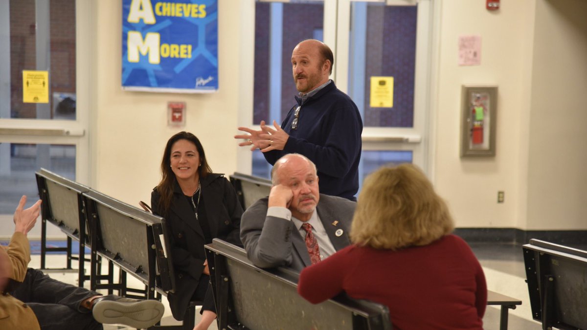 JPschools's tweet photo. Conversations going strong an hour into tonight’s Listen &amp; Learn town hall. @DrJamesGray, community members, &amp; educators talking how we can best serve our English learners, nationwide employee shortage, &amp; supporting our newest educators. #ForwardTogetherJP #LaEd https://t.co/voqVTTpIhQ