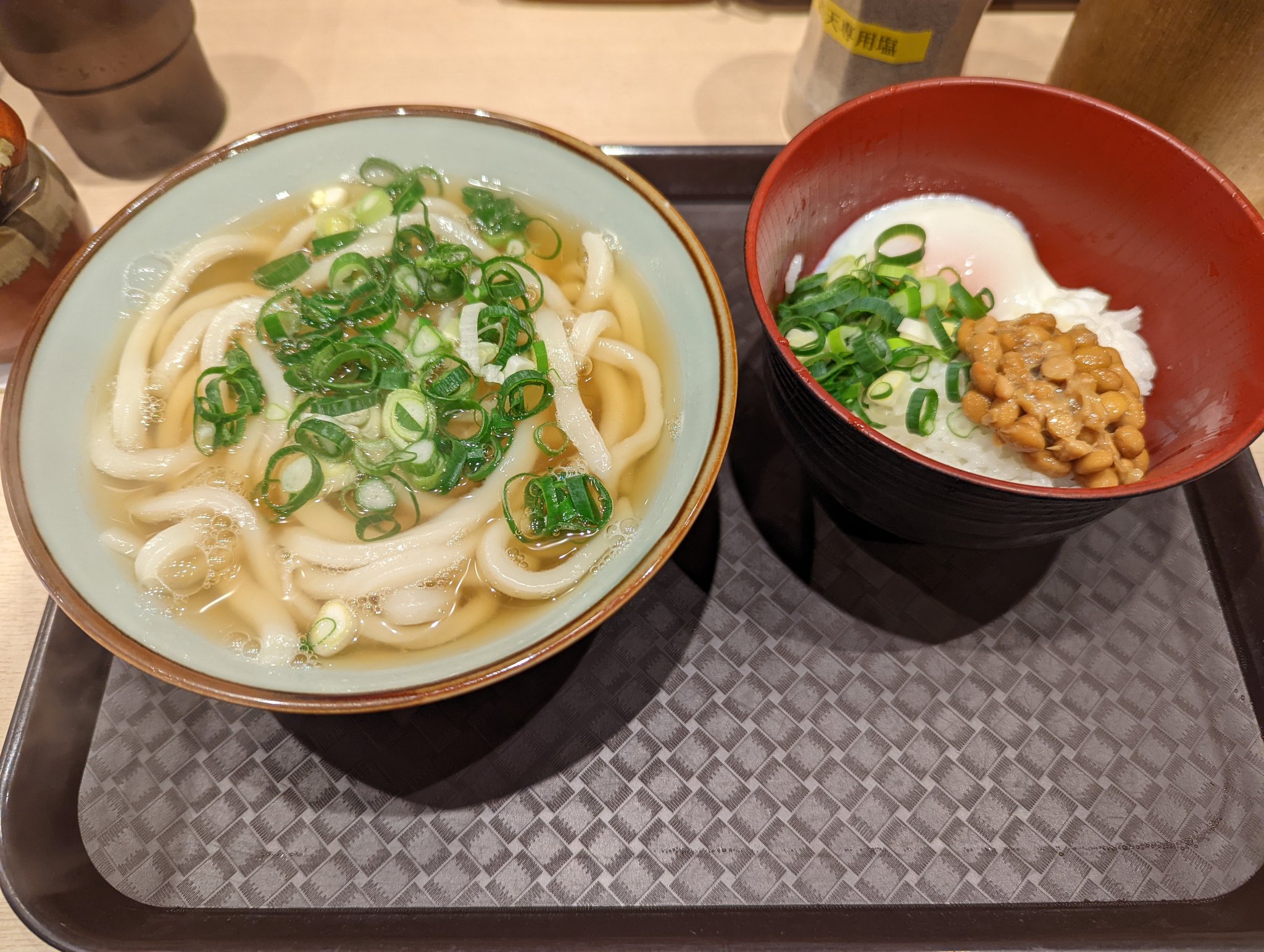 ぞっさん 歌う沖縄そば屋 うどん038 蒲田 朝セット 引っ越してから久しく行っていなかったうどん屋さん ダシ強めのうどんに生姜と天かすかけ放題で朝からジャンキー 蒲田 うどん うどん038 朝セット T Co N1ls27xcq6 Twitter