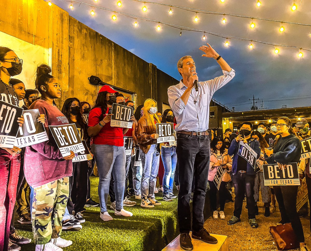 Tanyatd21's tweet image. A year ago today, Houstonians were in their freezing homes without power hoping for a miracle. Today, @BetoORourke joins us to remind us the importance of voting for change. #BetoForTexas #BetoForGovernor