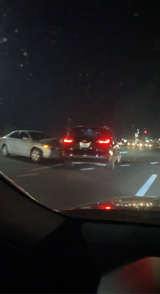 TannerBaxter5's tweet photo. @joeimel wreck on Scottsville road bridge over i65 headed towards town https://t.co/55rULy2oJx