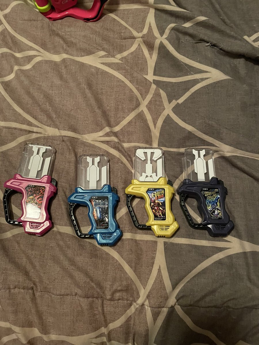 tyIerakin's tweet photo. Kamen Rider fans! Need to clear some shelf space, so I’m looking to sell my Gamer Driver and Gashats!

All four Rider Gashats, plus holder. All four Gashats are in good condition, some minor scuffing. All lights and sounds work.

Asking price is $70 USD, US preferred. DM for info https://t.co/qlPS6puHaa