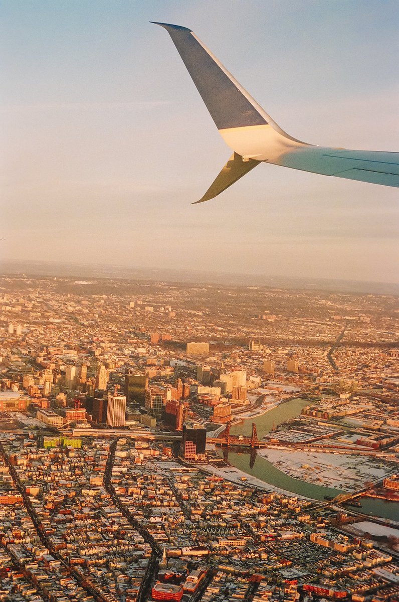 JesseJosephh's tweet photo. Photos I took inside a plane with the Contax G1 https://t.co/4rP30IUsjT