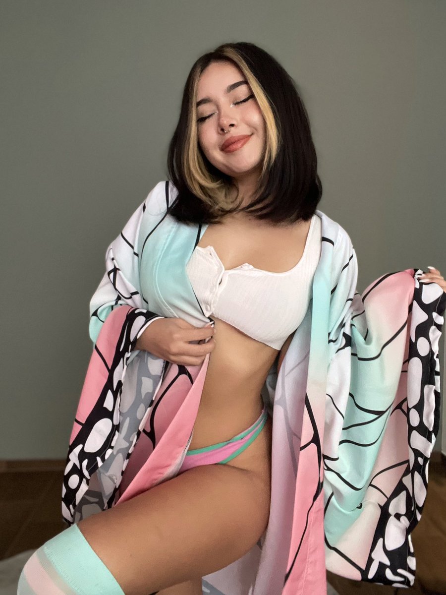 itslaimun's tweet photo. Mientras me tomaba las fotos del set de Mi Priv me tome estas mas tapaditas para subirlas acá y avisarles que habrá nuevo set xp❤️ mañanita https://t.co/7SX8Qtt6sX
