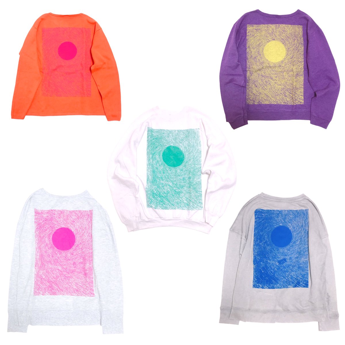 Kitaura_fuuko's tweet photo. 🌕mzizm🌕
 特製ZINEset　￥3,800〜

お待たせしました、
沖縄mzizm特製のZINE+CD +スエットset発売です❣️❣️

夢溢れるリソグラフの絵物語ZINEに、足踏みオルガンと真空管ギターによる暖かい楽曲CDを合せ聴けば優しい気持ちに🕯✨未完成いちおし、ぜひ体験してほしいです😂💖
https://t.co/9XBkC00zPU https://t.co/LXgfgHN1wM
