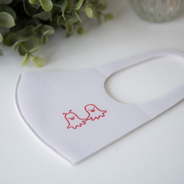 おはよううございます☀

今日は中の人は会社の別の部署のピンチヒッターをすることになりました…ぴえん超えてぱおんです…頑張ります…🥺

それはそうと今日もはいぺたり！

可愛らしさで群を抜く🐙さんお洒落マスク！
これをつけてぜひ皆さんおピンチを切り抜けましょう！
definitive.theshop.jp