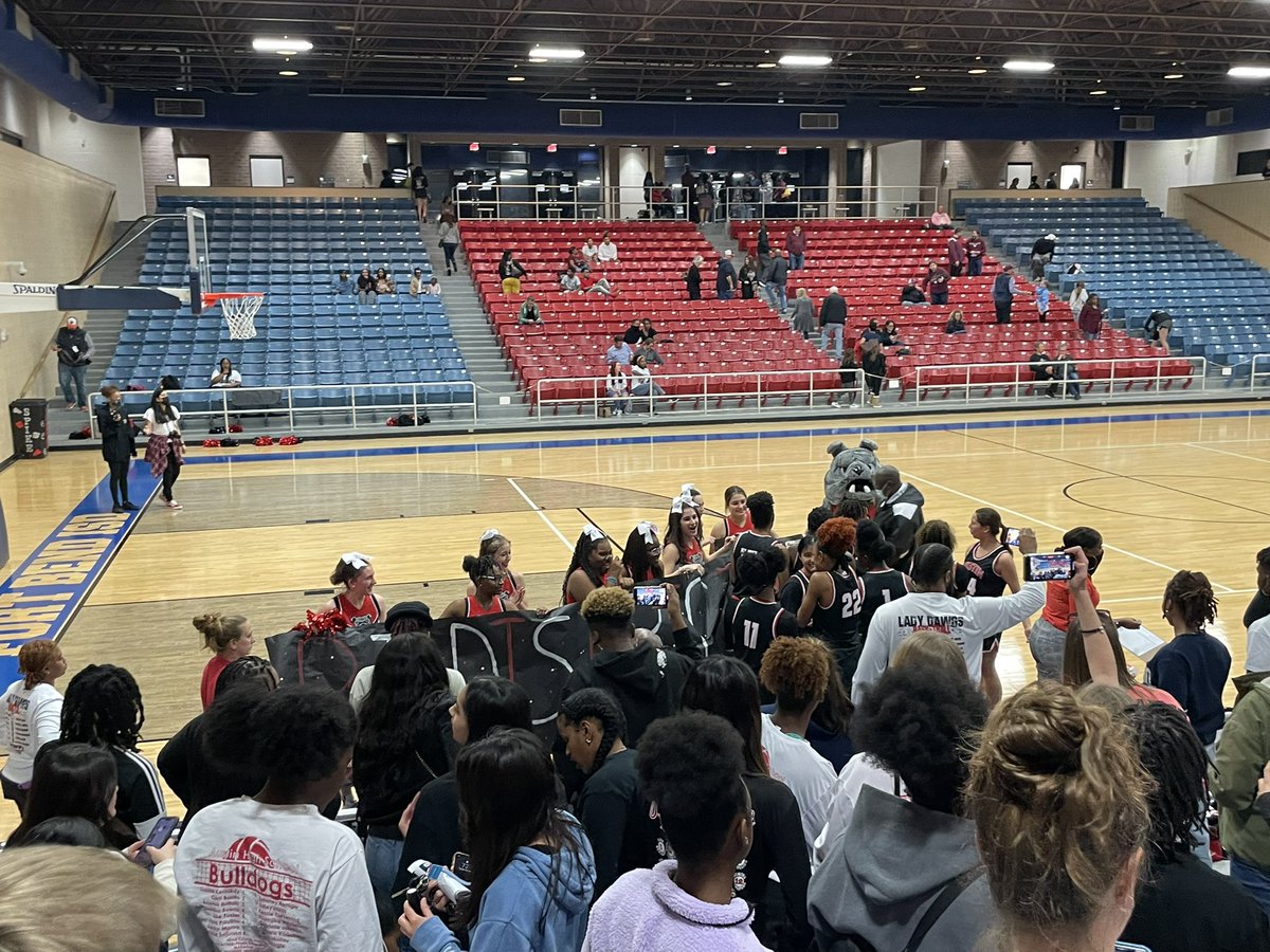 MsLeighaB's tweet photo. And that’s a W🔥🏀 Way to ball, ladies! @queisha44 got a squad, y’all👀🤞🏾 #legacy @AHS_GirlsBB https://t.co/M0fy9WvP8v